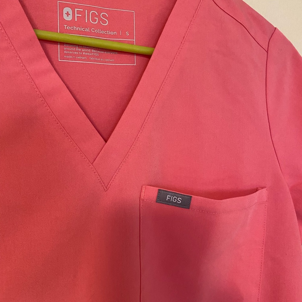 Figs technical collection Catrina one pocket top, pink